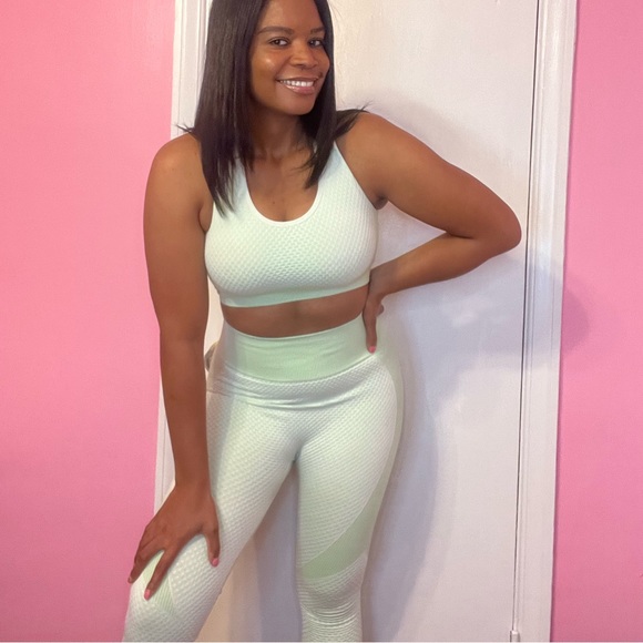 2 Piece Lime Green Seamless Textured High Waist Leggings and Sports Bra Gym Set - Picture 3 of 7